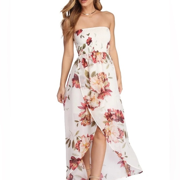 Windsor Dresses & Skirts - Windsor Flowy In Floral Maxi Dress